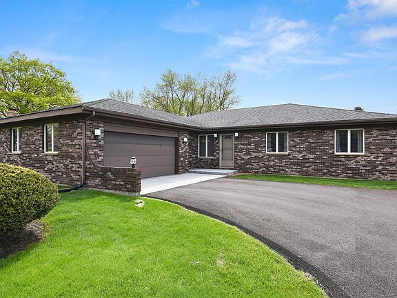 3rd image of 3240 N Ellen Dr