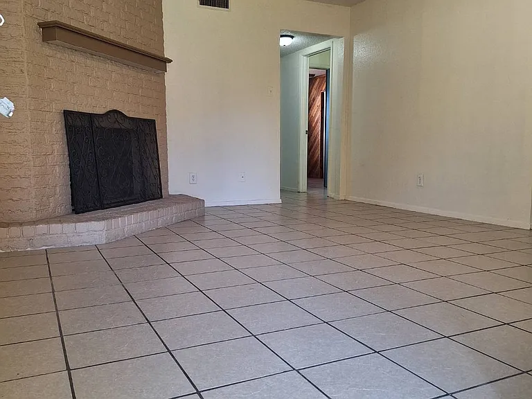 129 Allencrest Dr — Photo 3