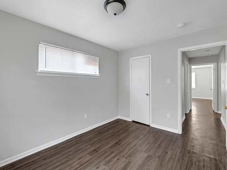 Pickfair Apartments — Photo 5