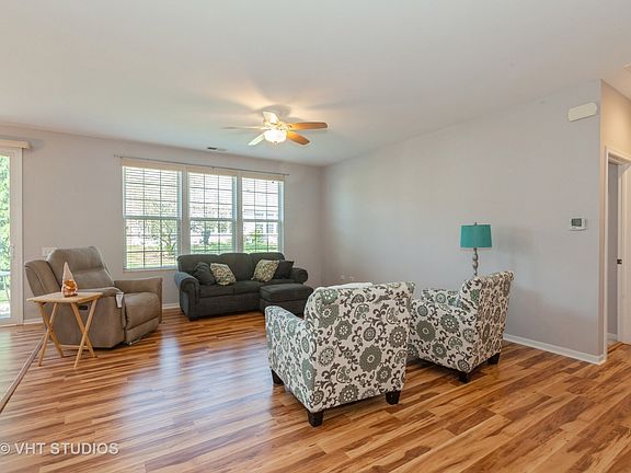 3rd image of 815 Woodland Dr