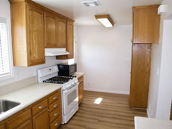 3rd image of 3784 Conquista Ave