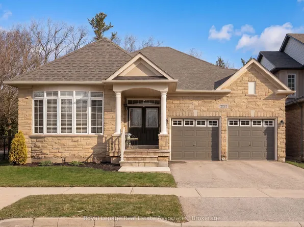 2263 Wuthering Heights Way, Oakville, ON L6M 0A6