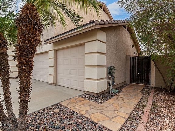 4th image of 255 E SHEFFIELD Court