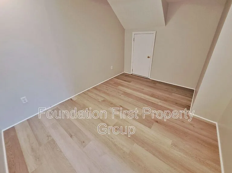 23 Mount Royal Ave — Photo 16