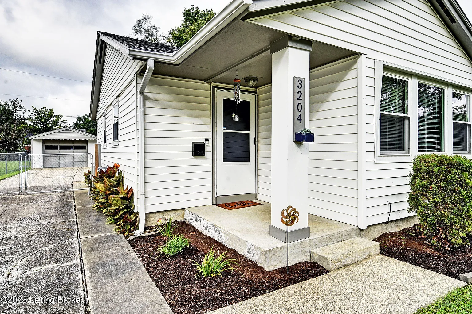 3204 Ainslie Way photo 1