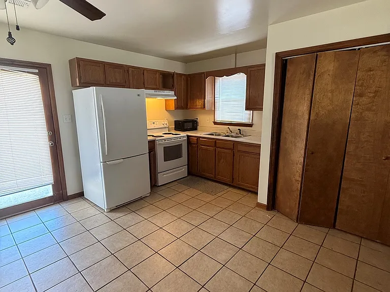1271 Jaclyn Ln — Photo 3