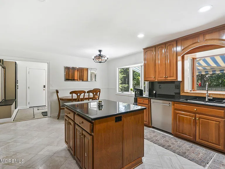 16 Phyllis Pl — Photo 14