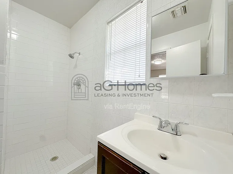 3032 NW 70th St — Photo 8