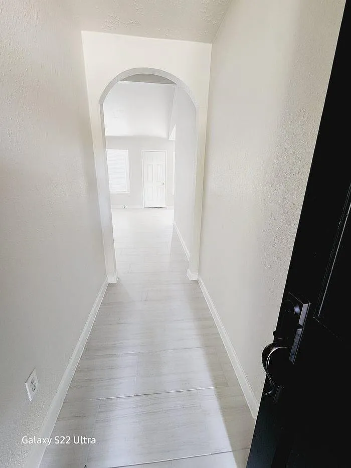 3 bed, 2.0 bath, 1221 sqft, $1,750 — Photo 2