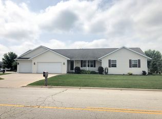 550 Rosemary Dr, Pulaski, WI 54162