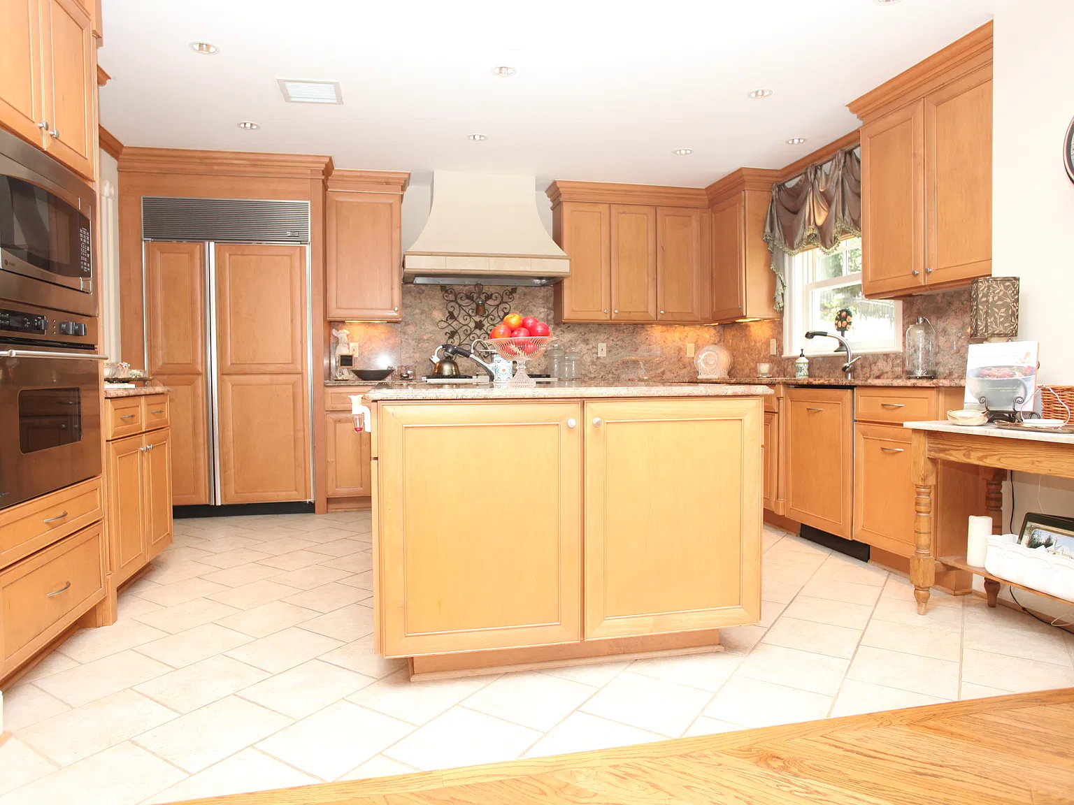 3 bed, 2.5 bath, 2749 sqft, $6,550 — Photo 3