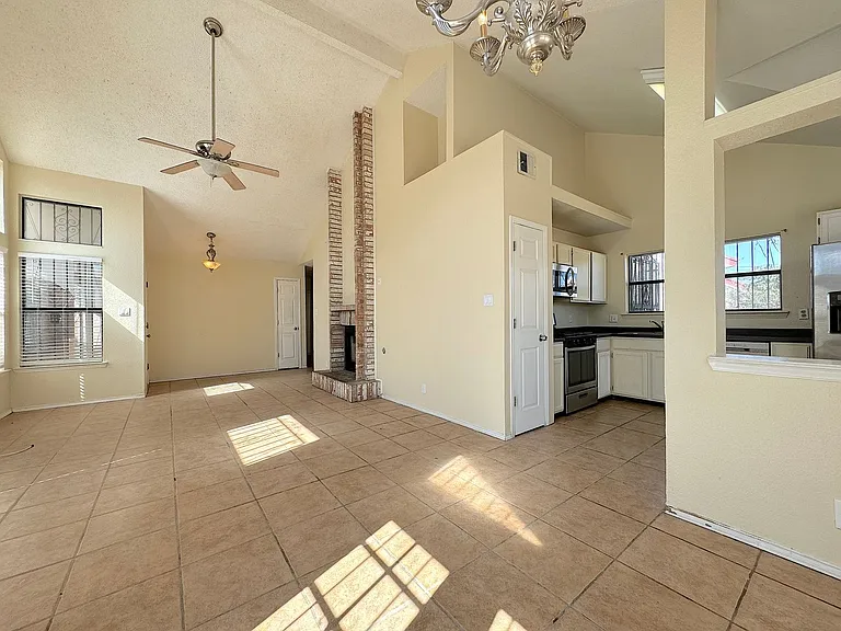 923 Centennial Dr — Photo 6
