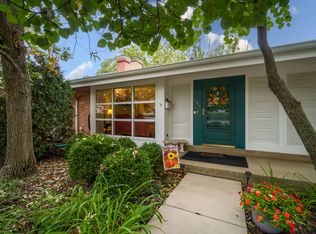 645 Spring Rd, Glenview, IL 60025