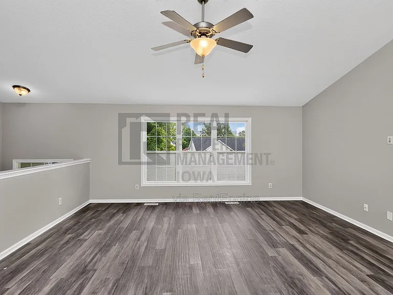 1229 E 18th St — Photo 6