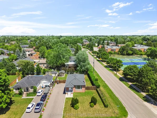 544 Sandmere Pl, Oakville, ON L6L 4G4