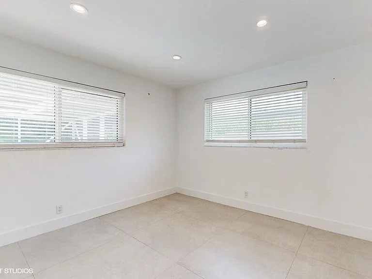200 SW 6th Ave — Photo 20
