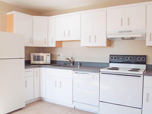 3rd image of 1230 La Playa St APT 102