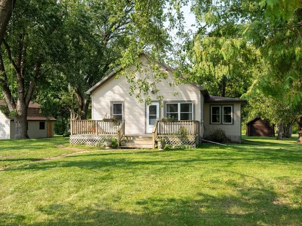 621 Michigan St, Omro, WI 54963