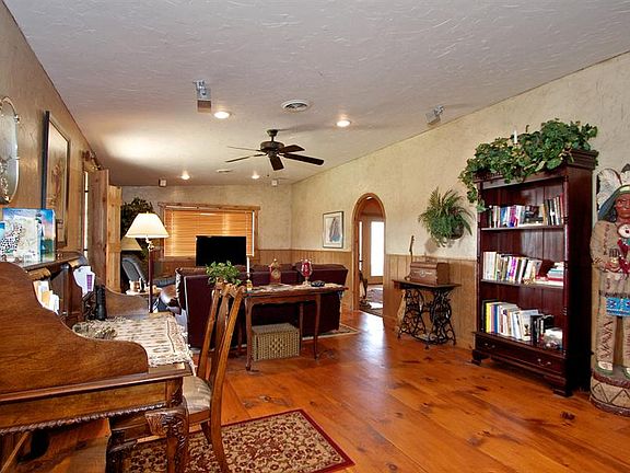 4th image of 423 Nocona Dr