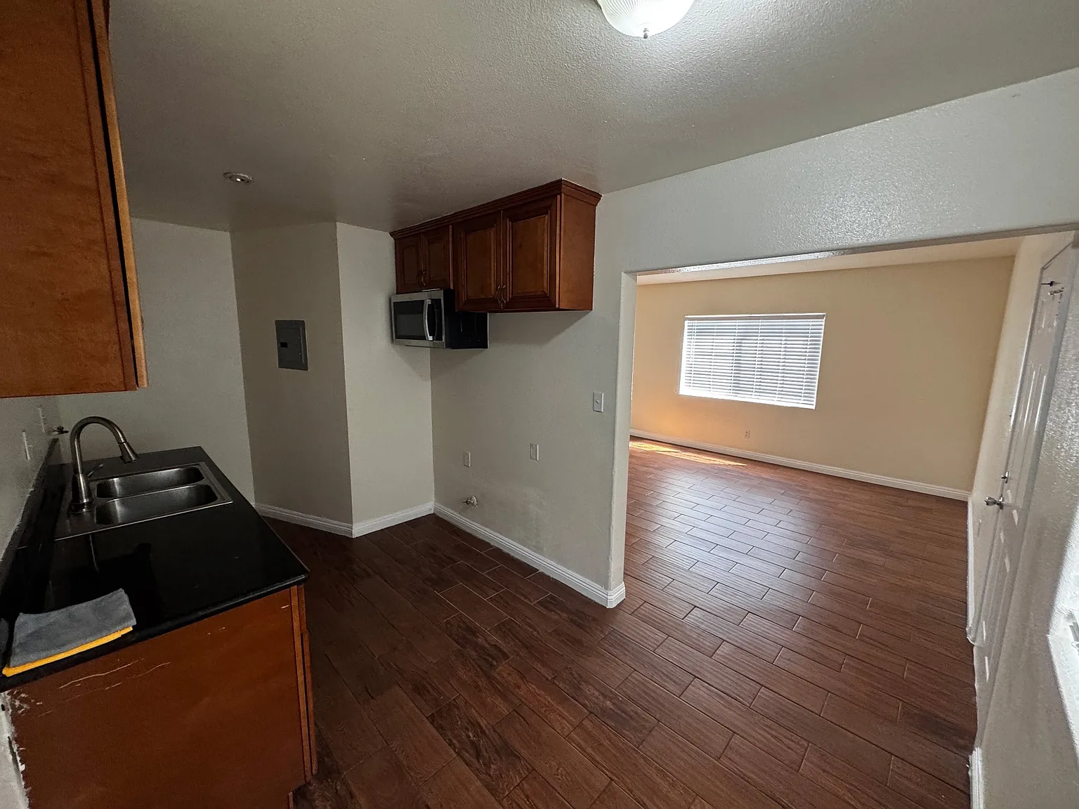 1 bed, 600 sqft, $1,600 — Photo 3