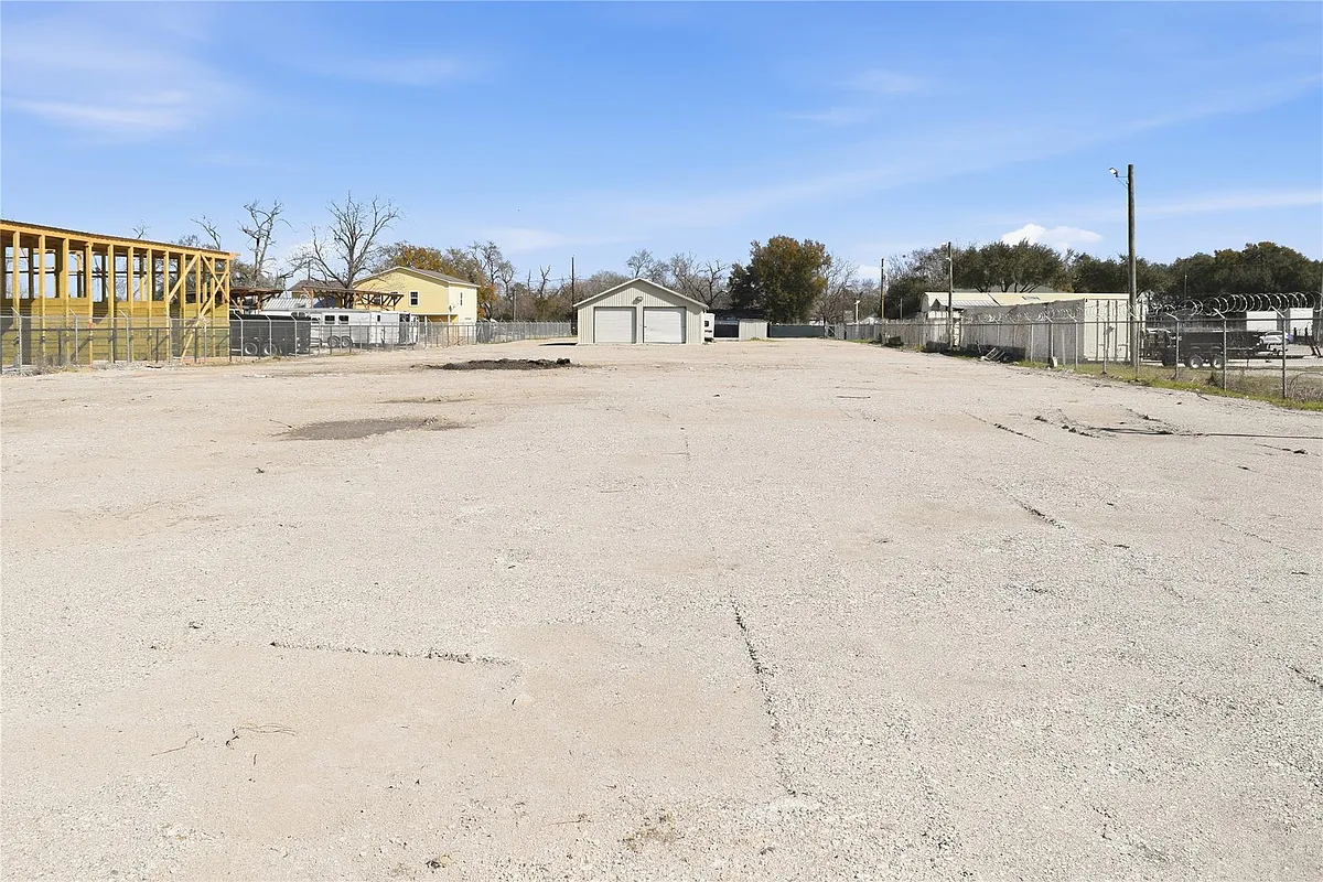 Building Photo - 12123 West Dr