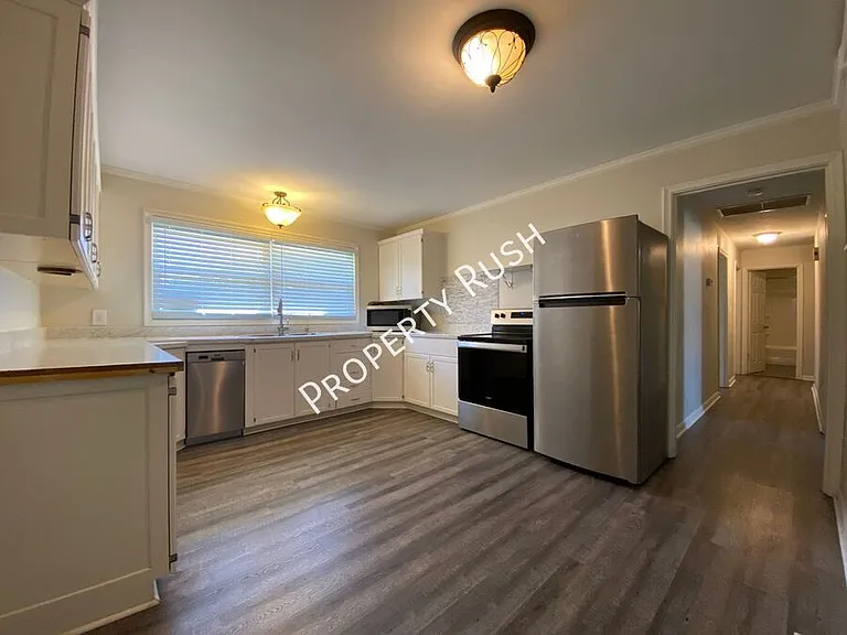 4726 Fairwood Ln — Photo 7