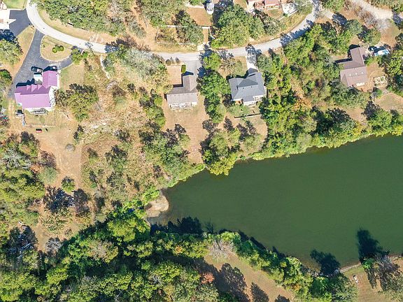 4th image of 275 Carmen Lane