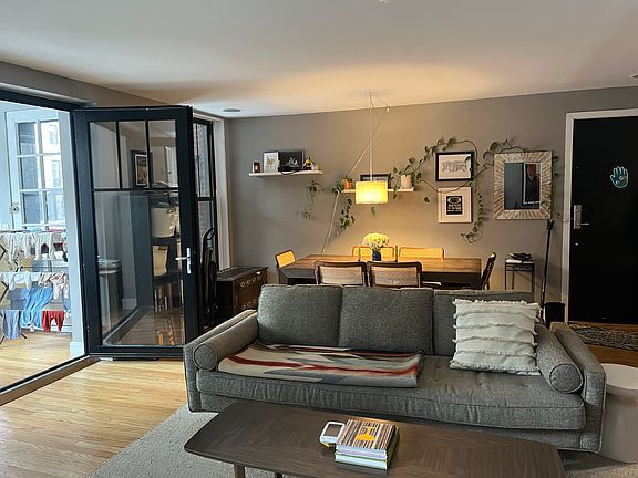 5th image of 439 W Melrose St APT 1A