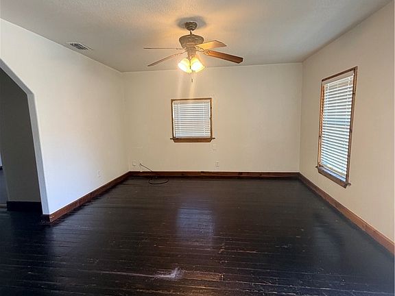 3rd image of 1020 E 5th St
