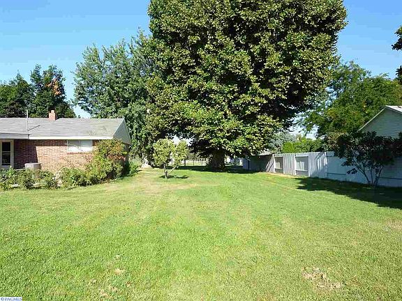 4th image of 1089 W Sunset Dr