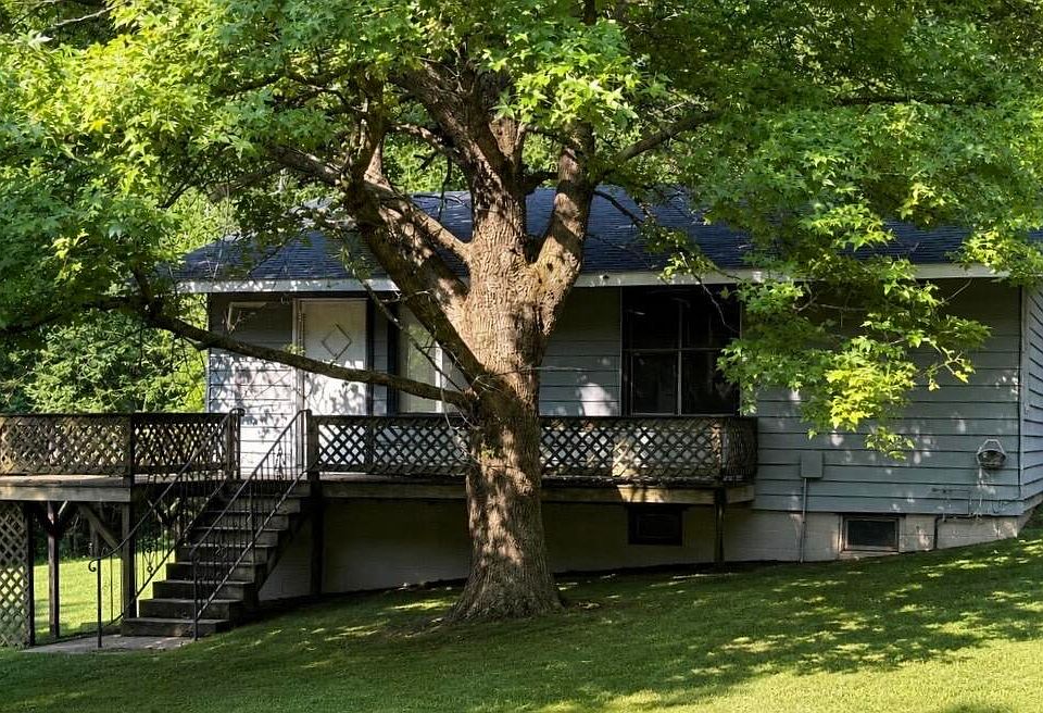 2nd image of 301 Mustang Lane