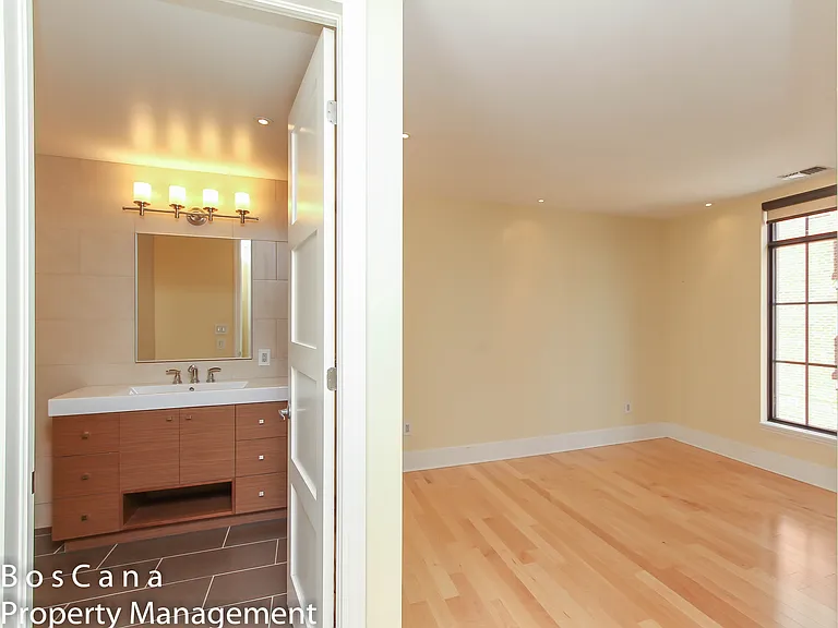 327 Breezehill Ave S #702 — Photo 14