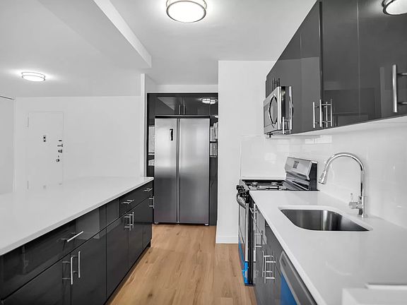 3rd image of 5700 Arlington Ave APT 10W