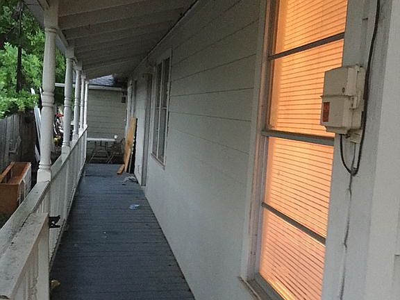 2nd image of 105 W Elliott St