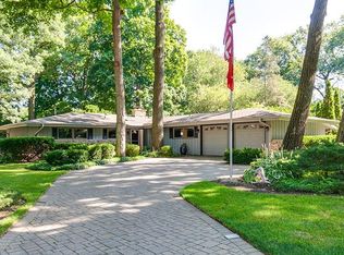 34 Cumberland Dr, Lincolnshire, IL