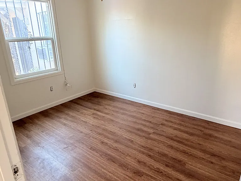 DUPLEX, bedroom