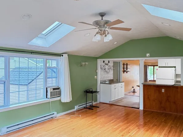 118 Spruce Rd, Norwood, MA 02062