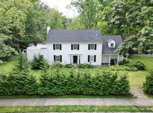 80 Station Rd, Great Neck, NY 11023