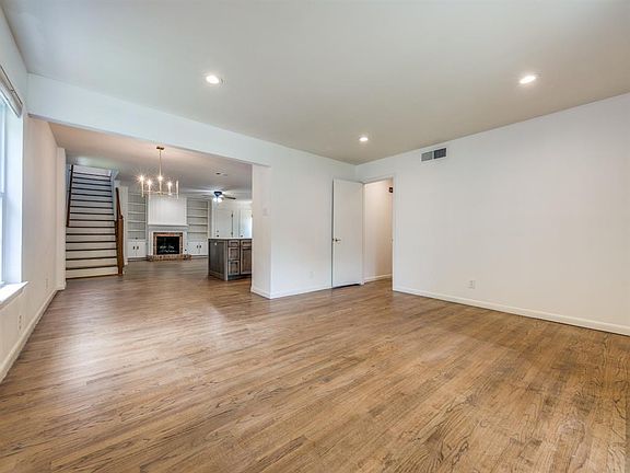 3rd image of 9030 Leaside Dr
