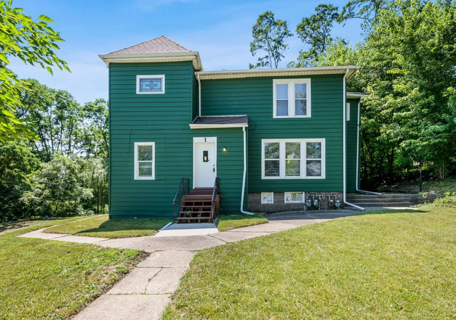 HM 524 Lincoln CT — Photo 1