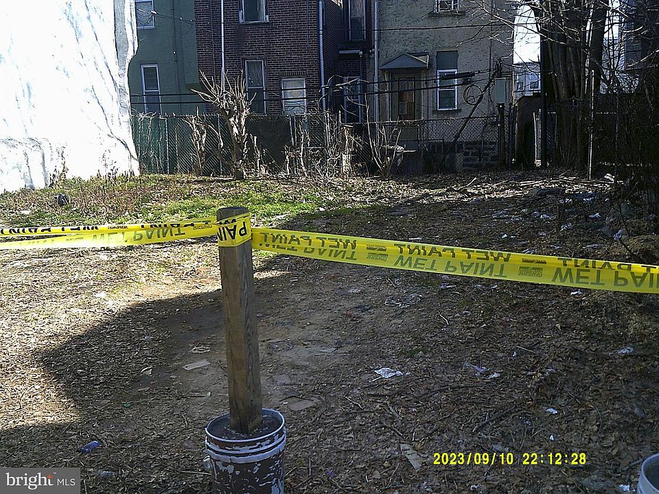 2nd image of 211 N Ruby St