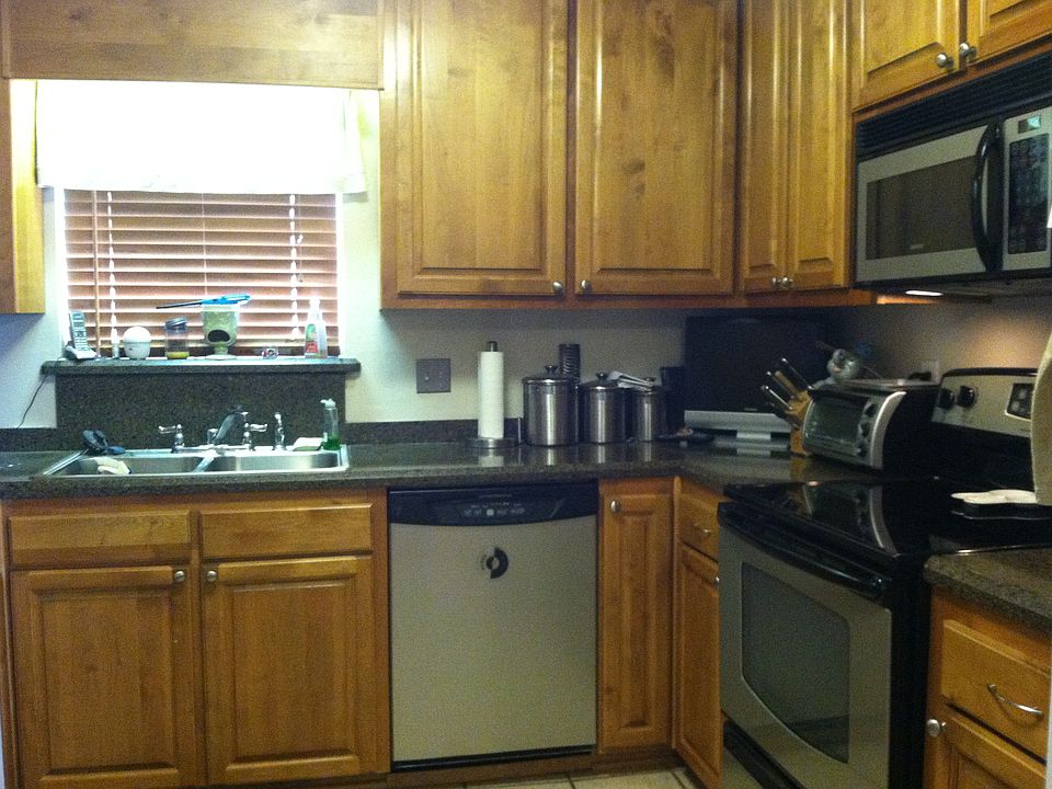 2nd image of 872 Hickory St