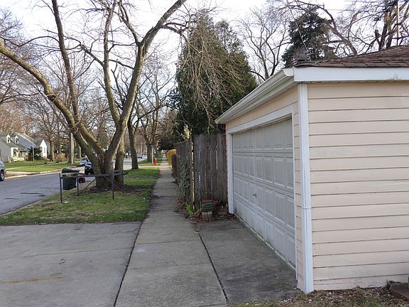 3rd image of 3024 W 113th Pl