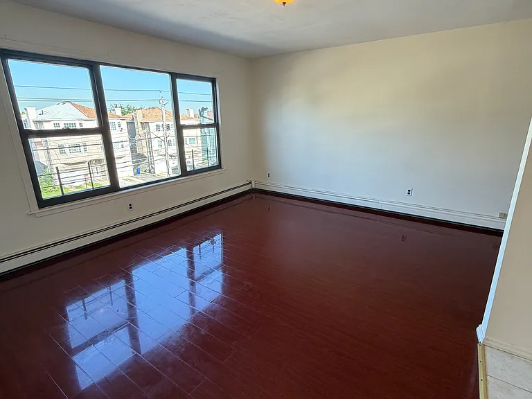 375 Bradley Ave #C — Photo 2