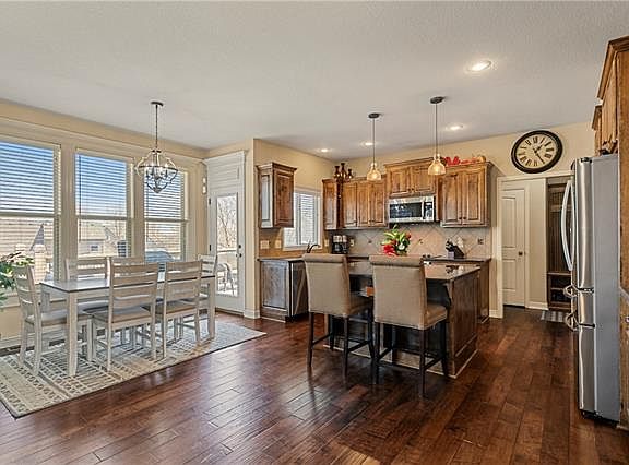 4th image of 1309 NE Country Ln