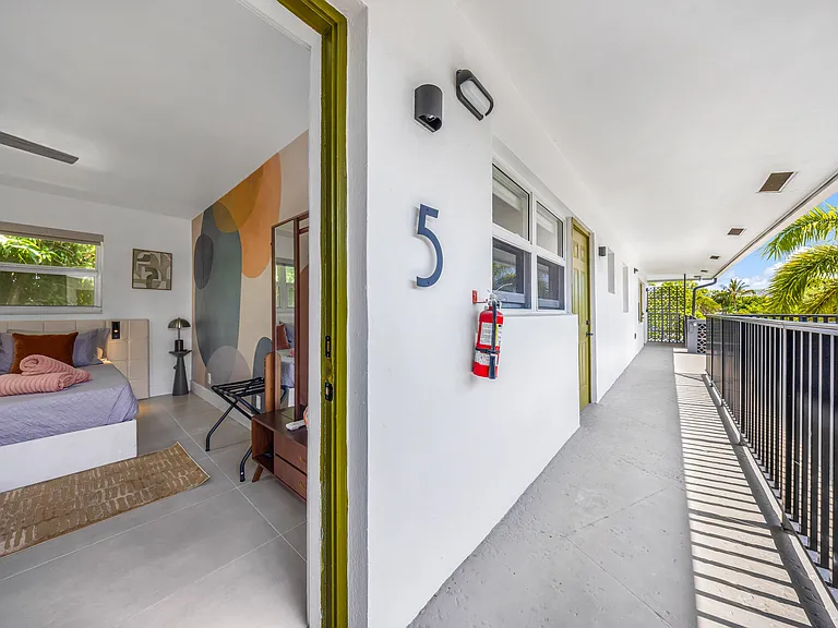 5195 NE 18th Ave #2A — Photo 4