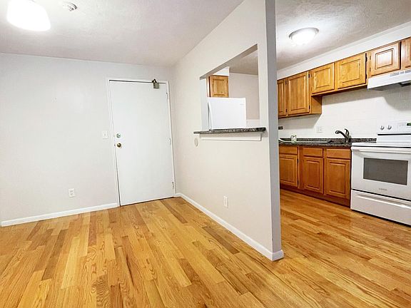 4th image of 55 Elmwood Park APT 16
