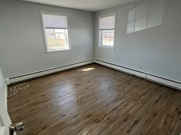 1050 Main St APT 5, West Warwick, RI 02893