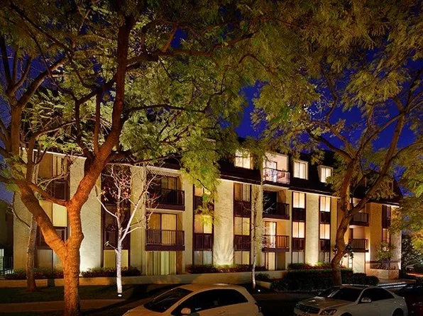 Barrington Kiowa, 11668 Kiowa Ave #41bf08001, Los Angeles, CA 90049