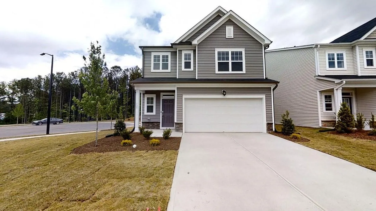 4 bed, 2150 sqft, $2,450 — Photo 1